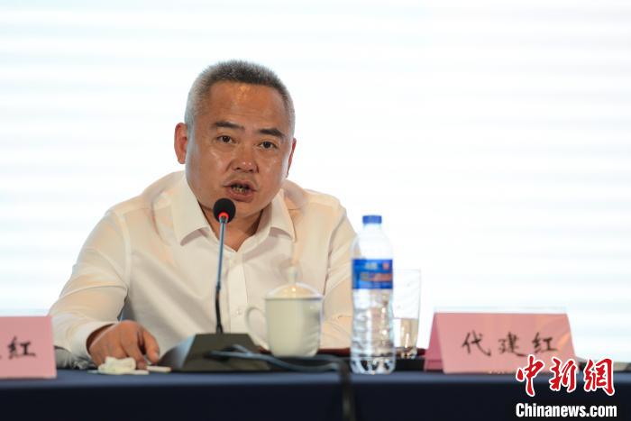 党组成员,重庆国际物流枢纽园区党委书记,管委会主任代建红答投资者问