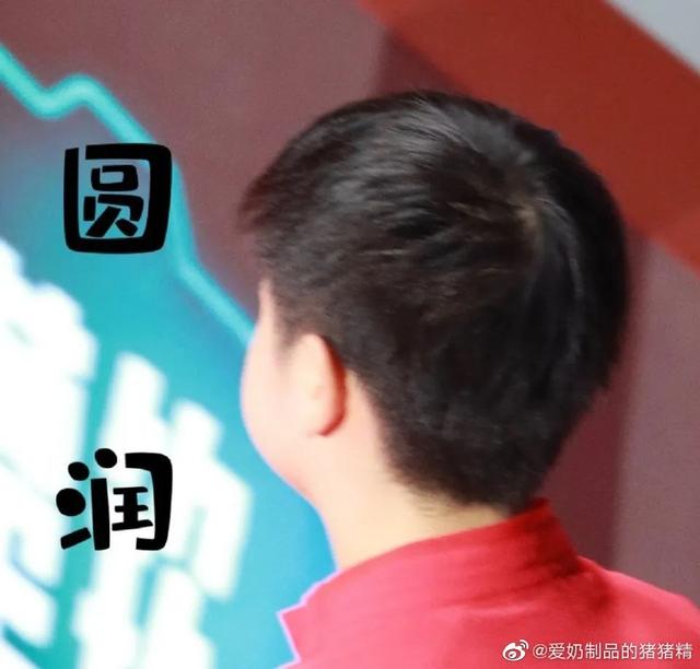 顺带还要亲自演示一下,捏孙颖莎脸的正确方式.   四招学会捏脸