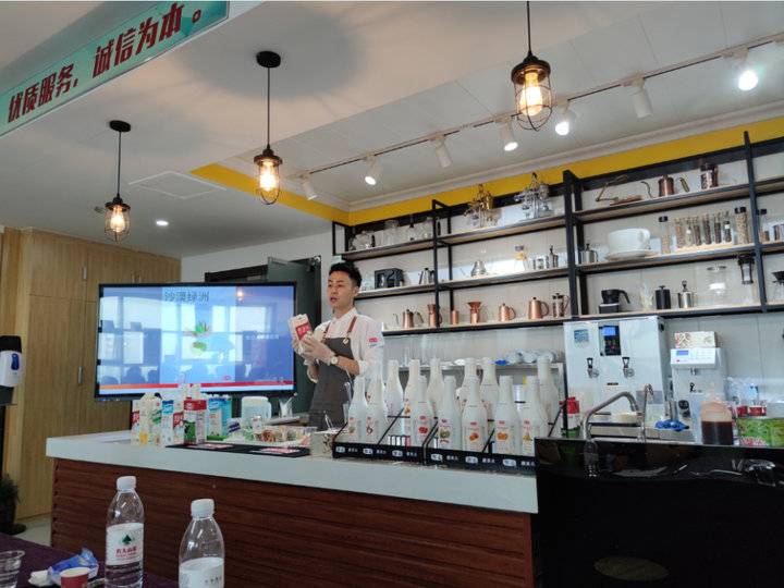 秋天的第一杯奶茶来了！维益食品联合莯霂餐饮举行新品研发交流会休闲区蓝鸢梦想 - Www.slyday.coM