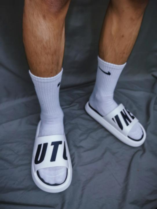 「优调」拖鞋 袜子的精髓到底是什么?|白袜|精髓|凉鞋_新浪新闻