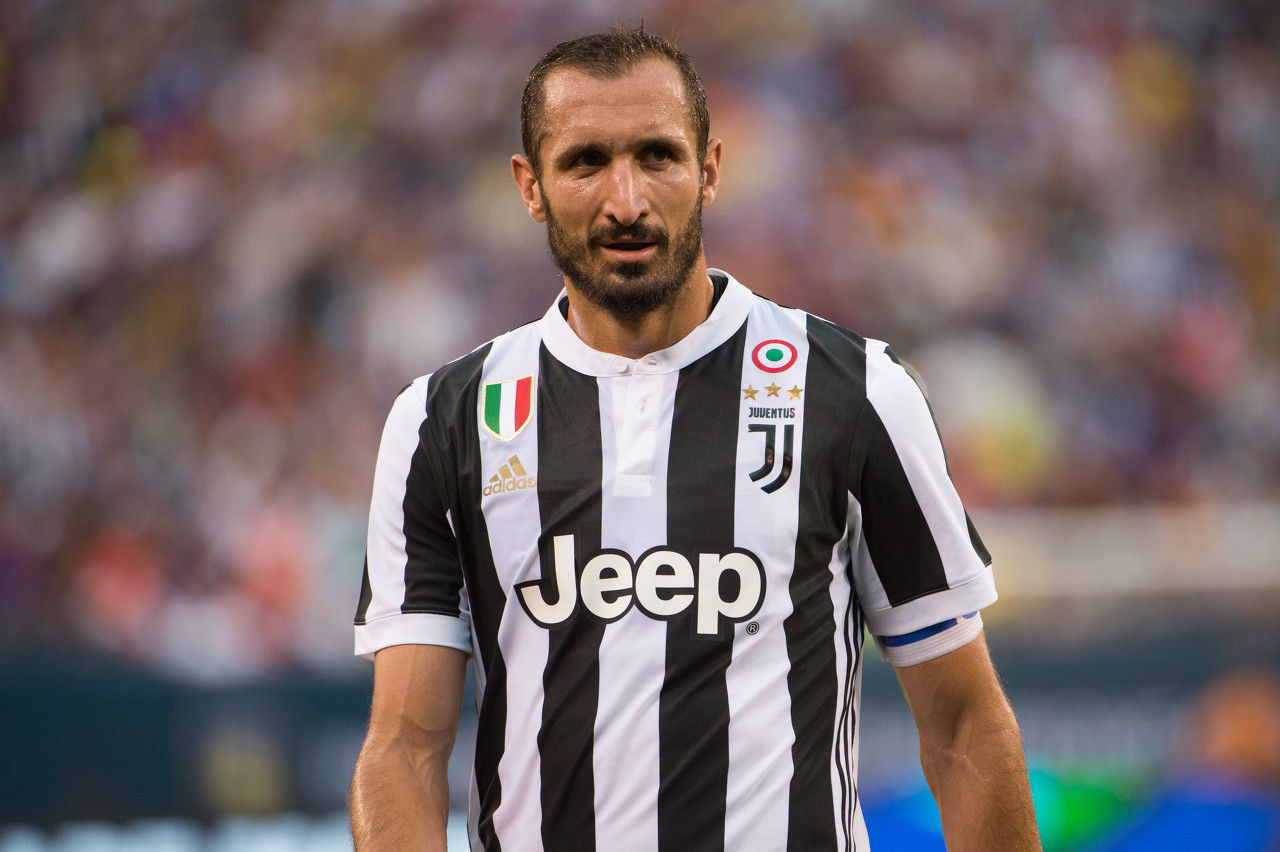 直播吧7月30日讯据意大利《天空体育》报道,基耶利尼即将与尤文再