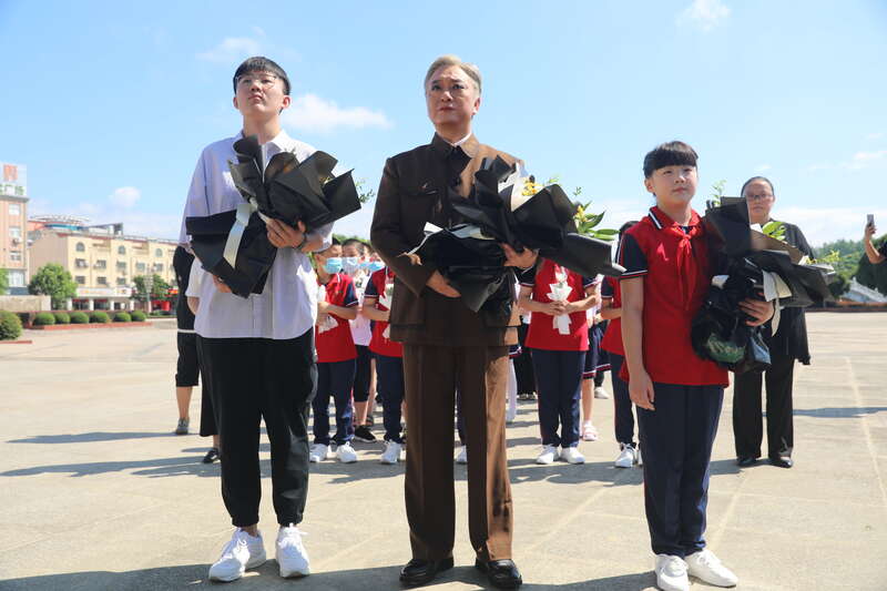 正文  "邓稼先以身许国,为国家奉献自己的一切,干