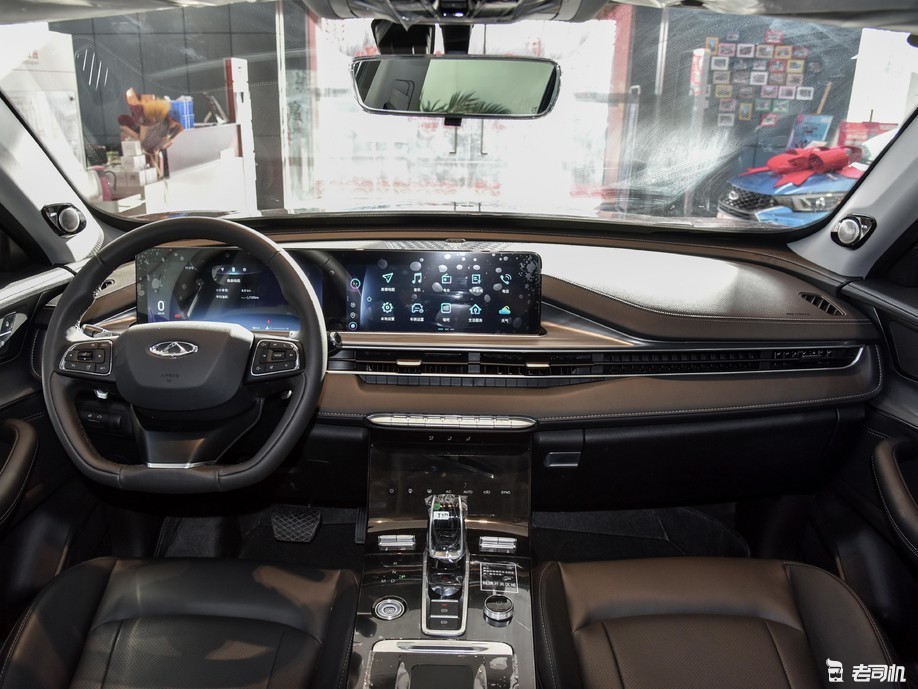 精致的大空间suv 小哥带你一起看奇瑞瑞虎8 plus