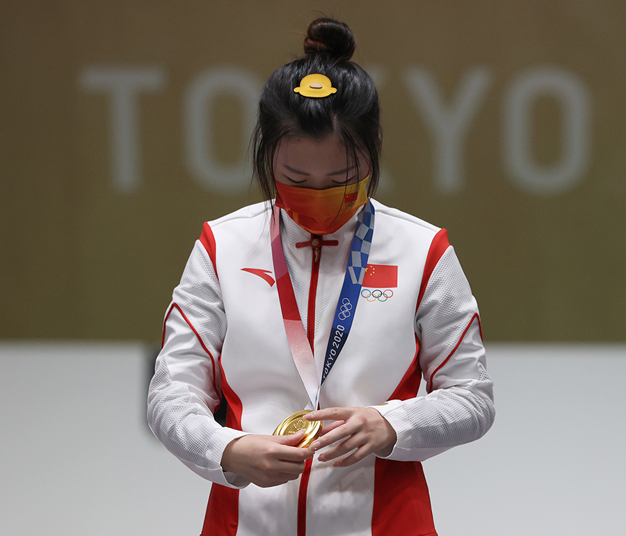 奥运冠军杨倩的发卡火了，这么多小黄鸭你认识几个