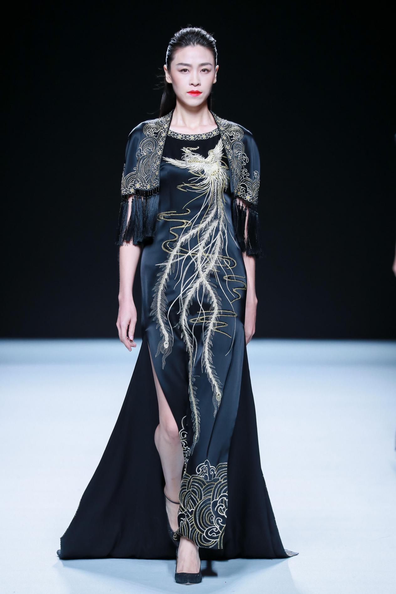 2021时尚深圳开幕,首场大秀就很吸睛!