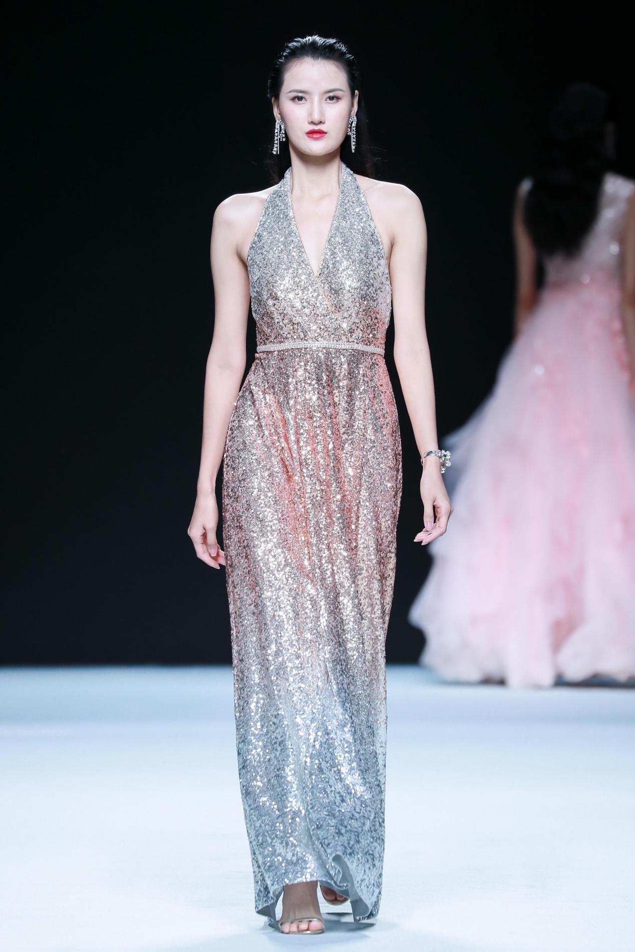 2021时尚深圳开幕,首场大秀就很吸睛!