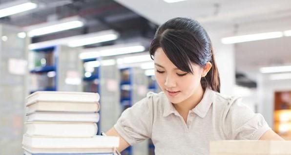 一名农村家庭出身的普通女孩,现就读二本院校,改变了现实休闲区蓝鸢梦想 - Www.slyday.coM