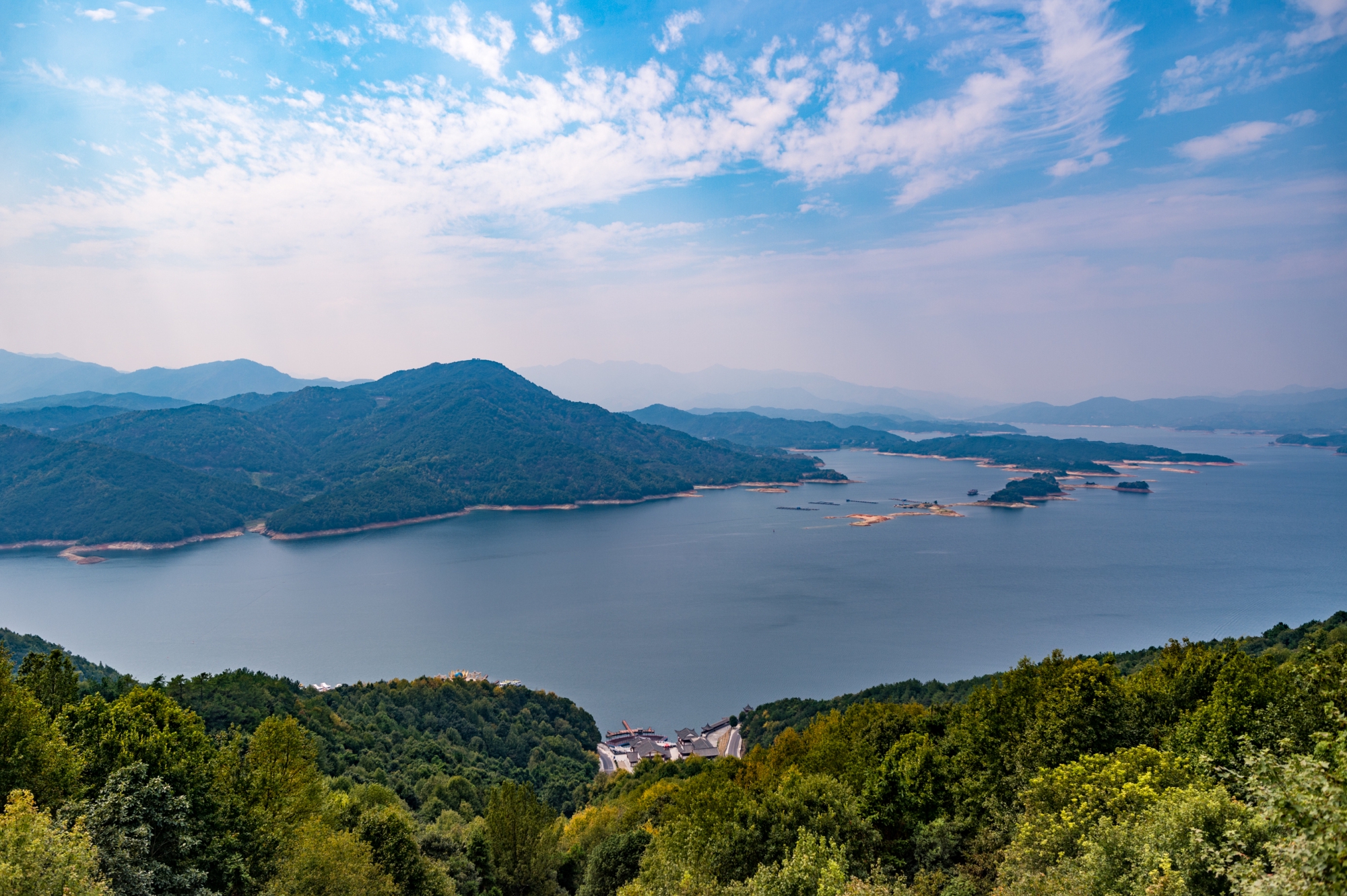 安徽有个景区人少景美媲美千岛湖并被誉为大别山第一湖