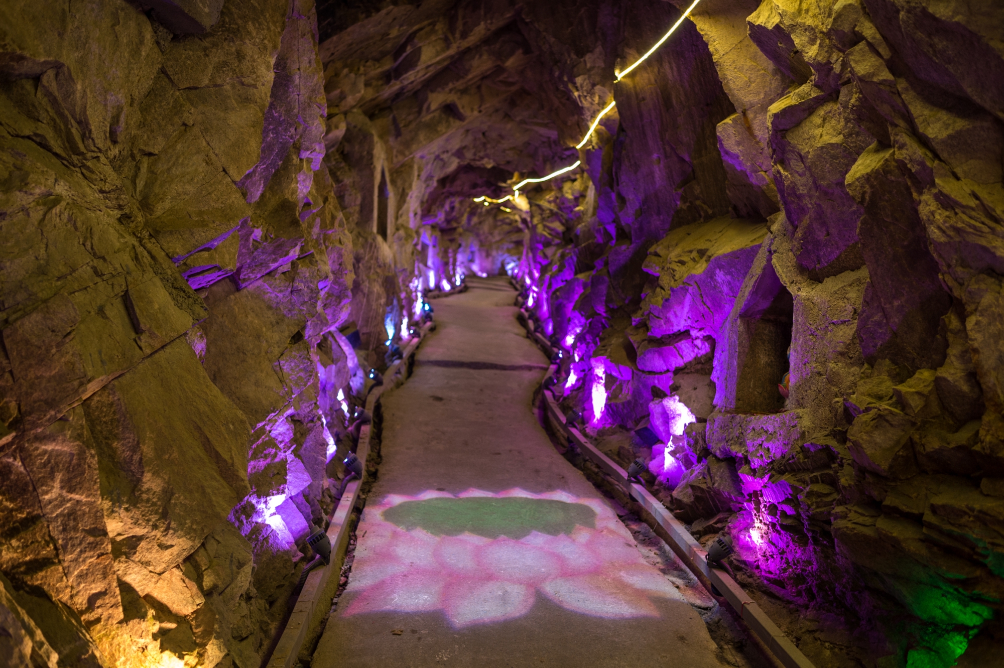 佛教禅宗五祖的道场,除了这里的西风洞是吸引很多人到此的原因之外,我