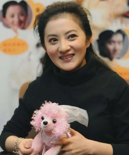 "小婉君"如今已经40岁了,一头短发干练利索,不婚不生十分潇洒|金铭