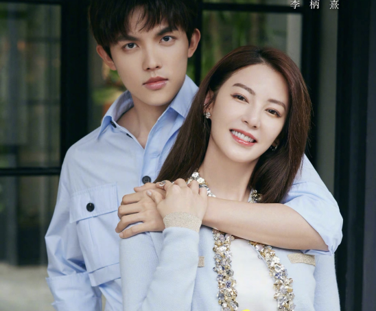 内娱恋情官宣日张雨绮认爱鲜肉男友周扬青与豪门公子节目生情