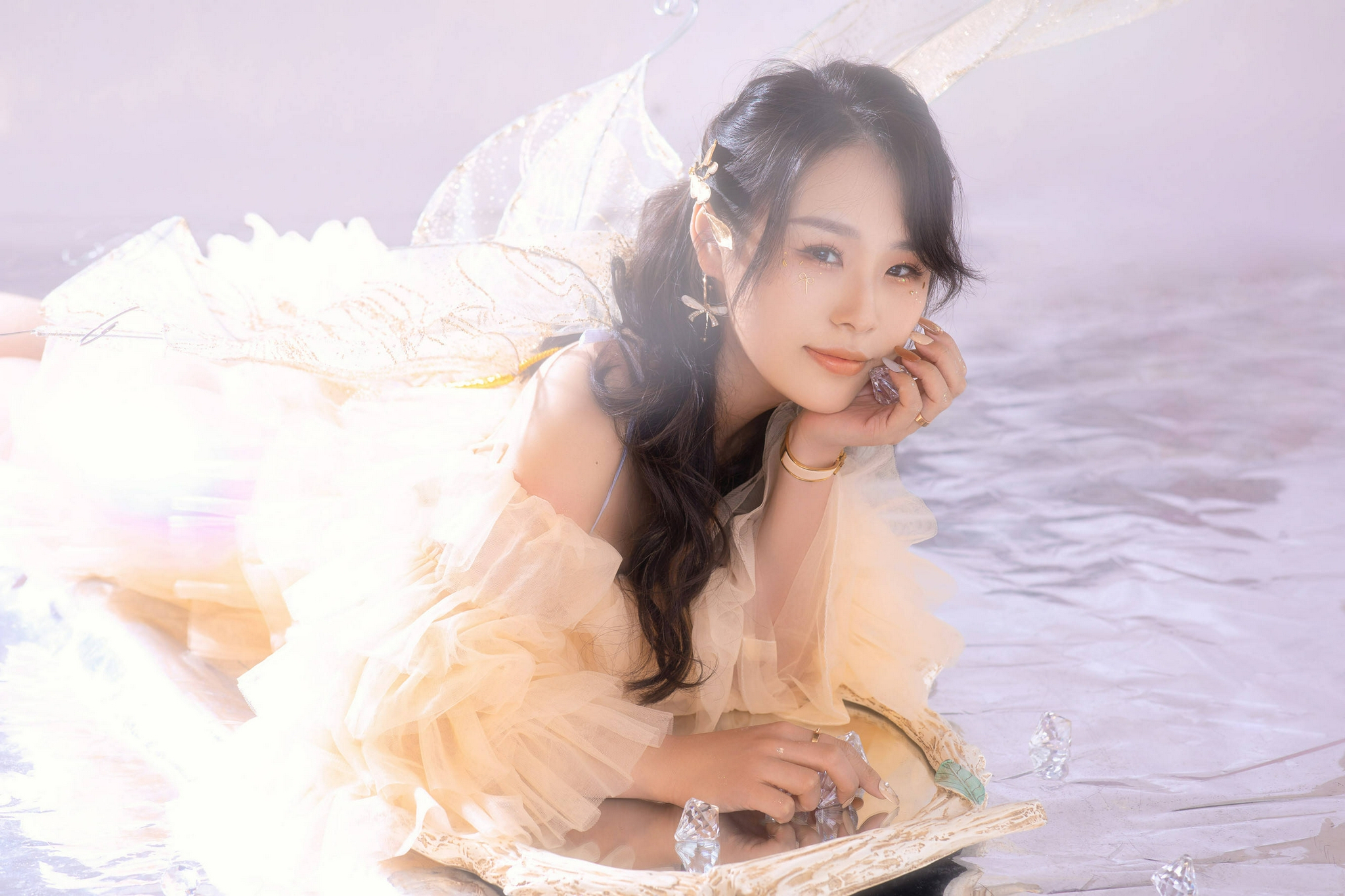 叶莺为网络电影那些年那些事片尾曲拍摄写真剧照