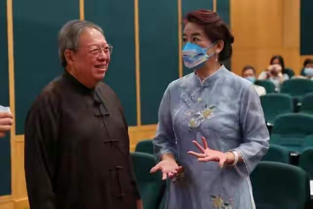 老得不敢认！胡慧中罕浓艳艳抹太男相，200斤女儿颜值被爸爸拉垮休闲区蓝鸢梦想 - Www.slyday.coM