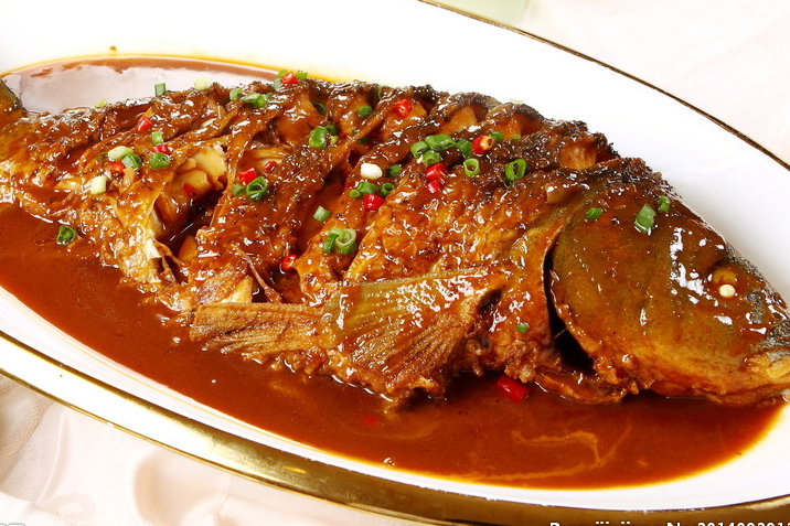 红烧鱼怎样做鱼皮不破不腥不烂呢正确做法在这里你不学吗