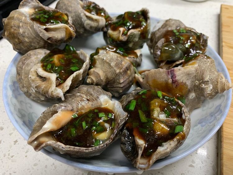 莲雾不仅食用效果好,还可以打成果泥敷面膜使用,能够让肌肤更加细腻