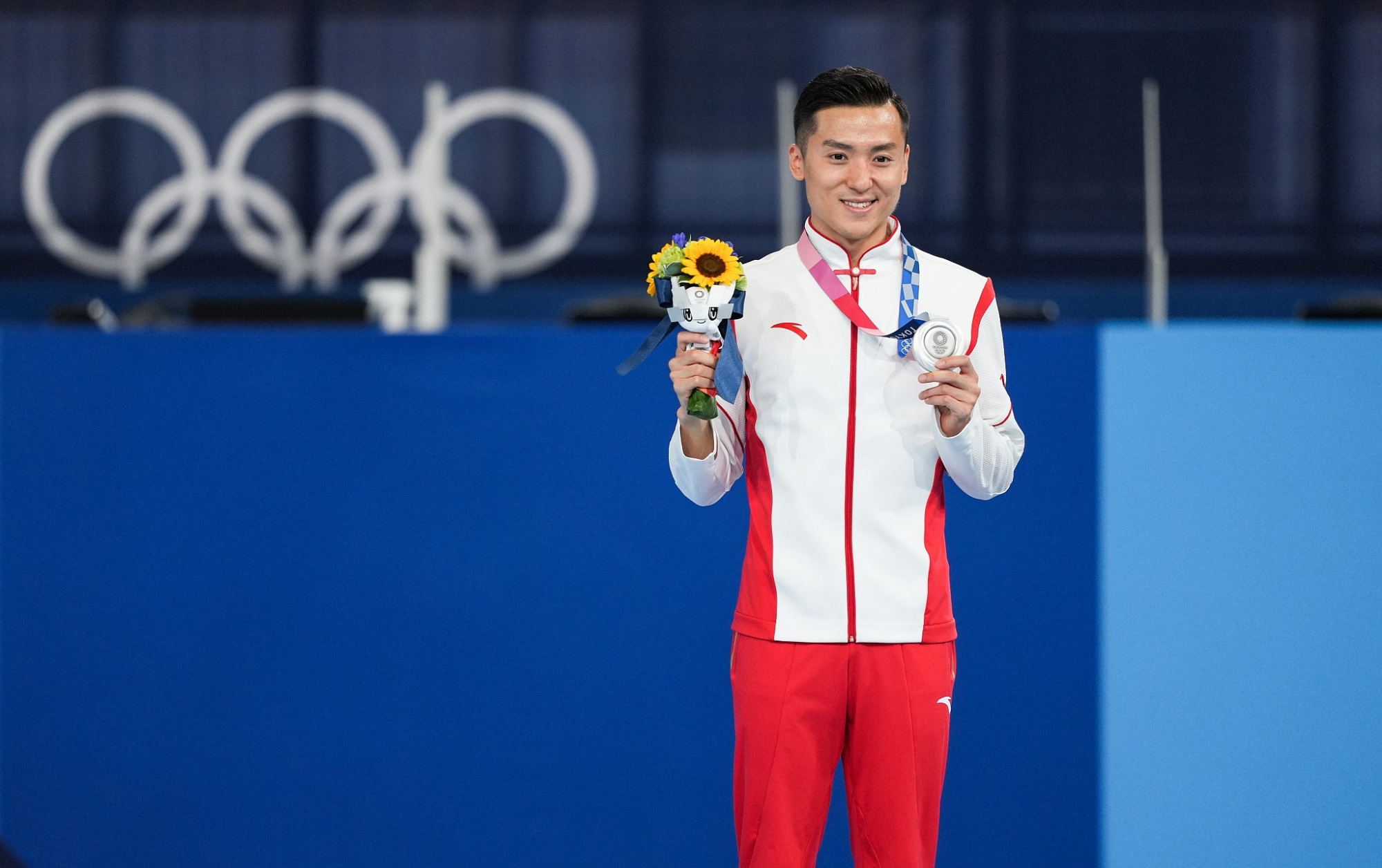 蹦床摘银后董栋宣布奥运生涯结束,外国网友:他的金牌被打劫了!