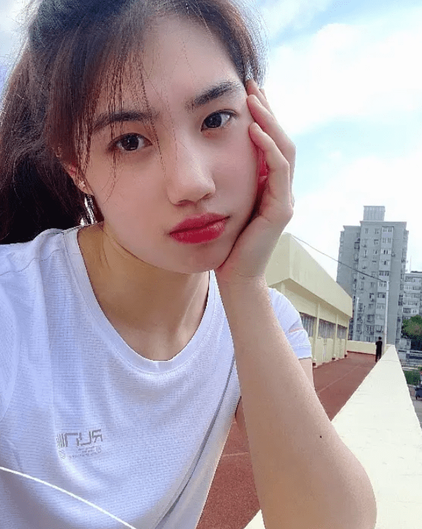 张雨霏连夺两枚金牌后生活照被扒清纯动人高颜值不输女明星