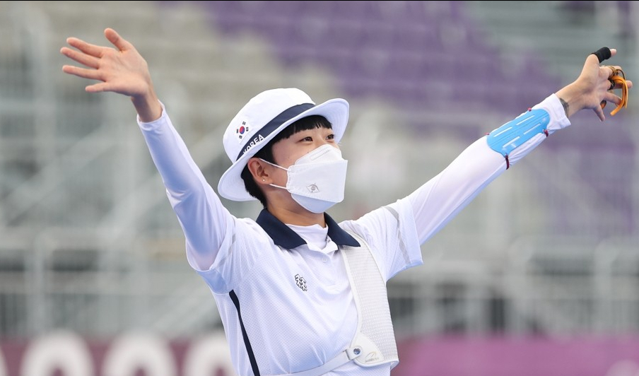 20岁女射手安山勇夺三冠王韩国民族女英雄却遭网暴委屈哭了