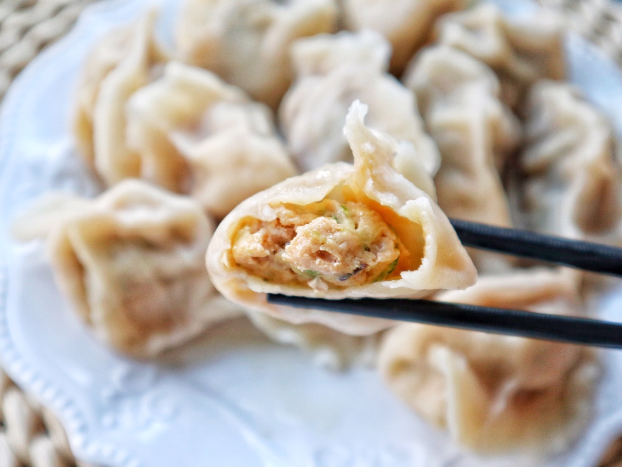 鲜嫩多汁的西葫芦饺子美味好吃爽口不腻没吃过的一定要试试