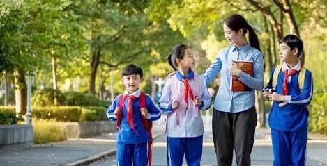 一名农村家庭出身的普通女孩,现就读二本院校,改变了现实休闲区蓝鸢梦想 - Www.slyday.coM