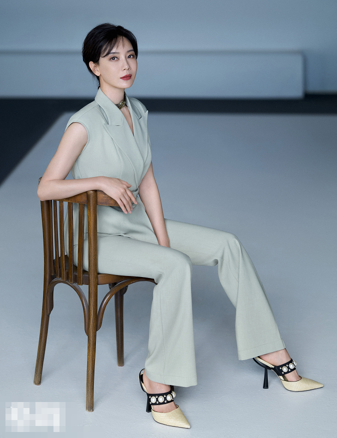 陈数最新时尚大片来袭,红唇更显白嫩,高清镜头下美的很真实