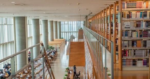 一名农村家庭出身的普通女孩,现就读二本院校,改变了现实休闲区蓝鸢梦想 - Www.slyday.coM