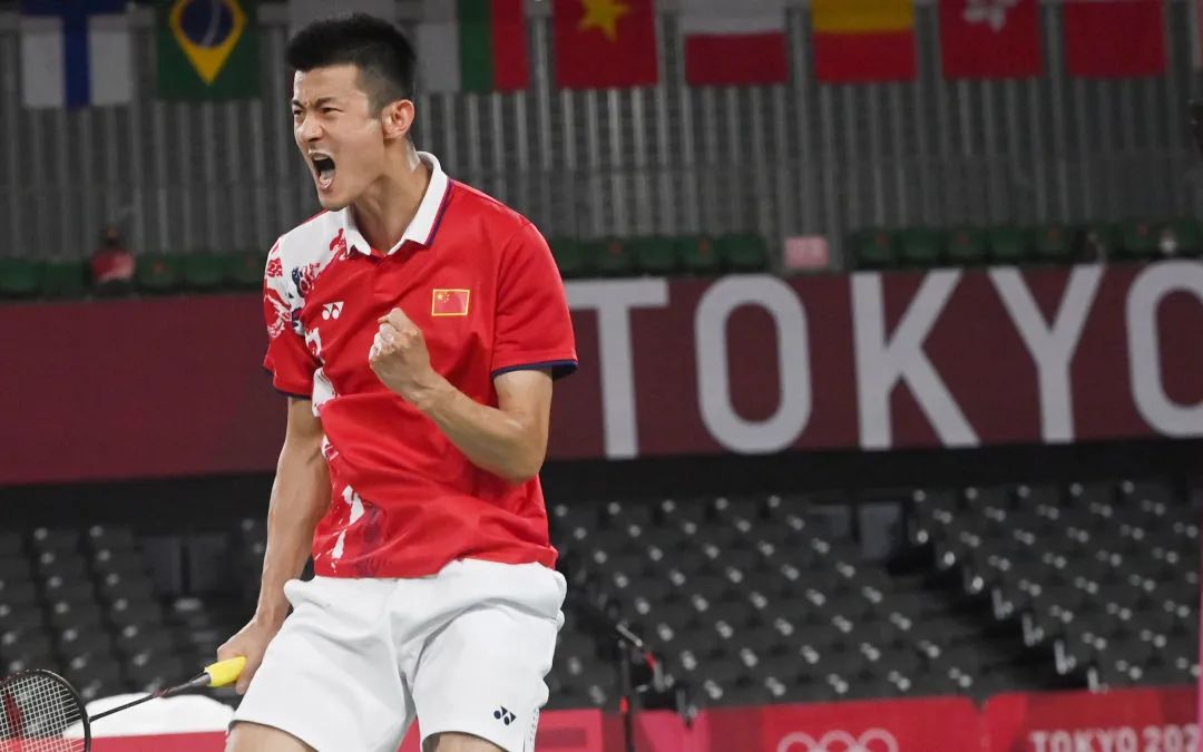 对手周天成虽然是奥运会2号种子,但此前9次国际赛场与谌龙交手无一胜