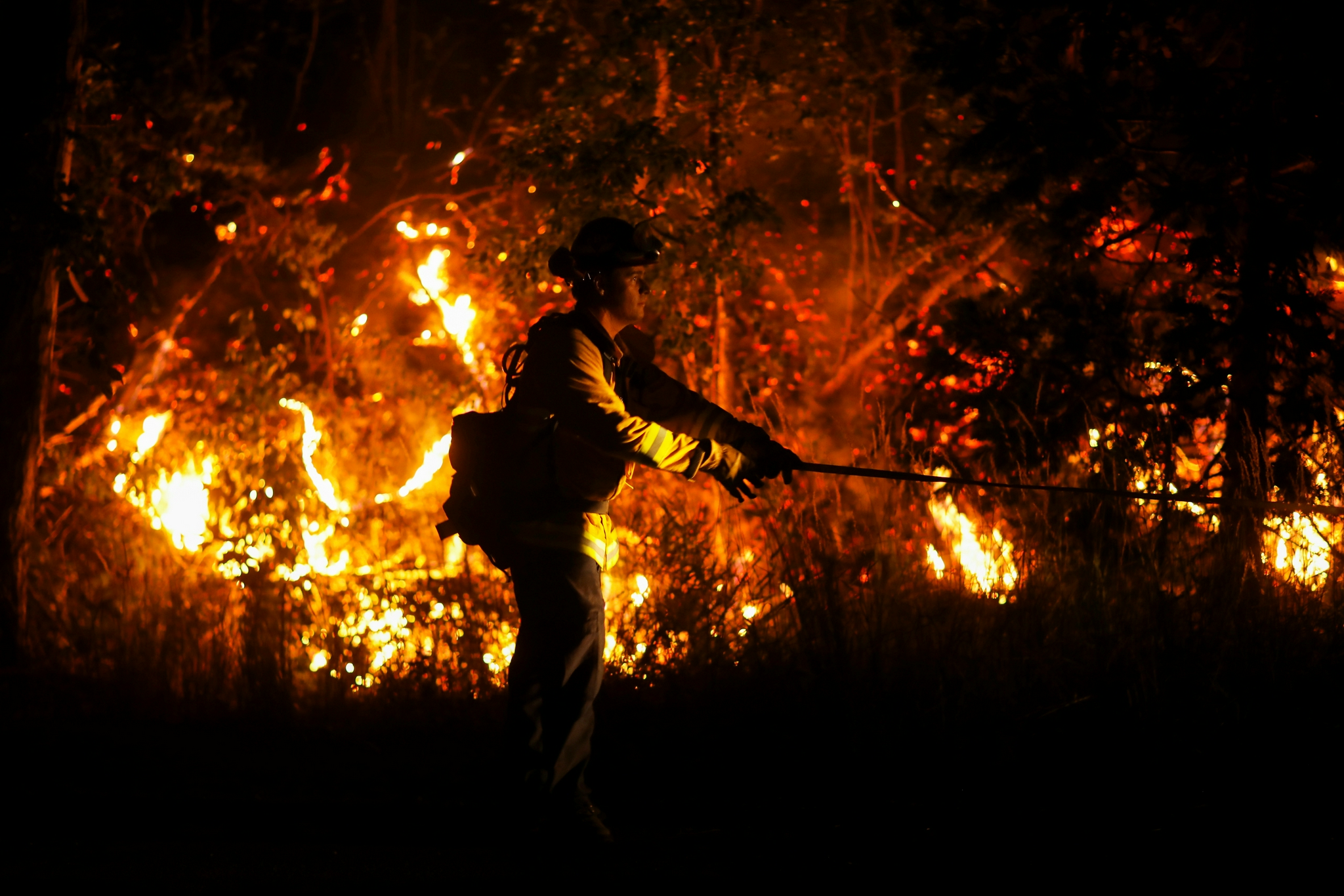 美国加州:"迪克西"山火持续