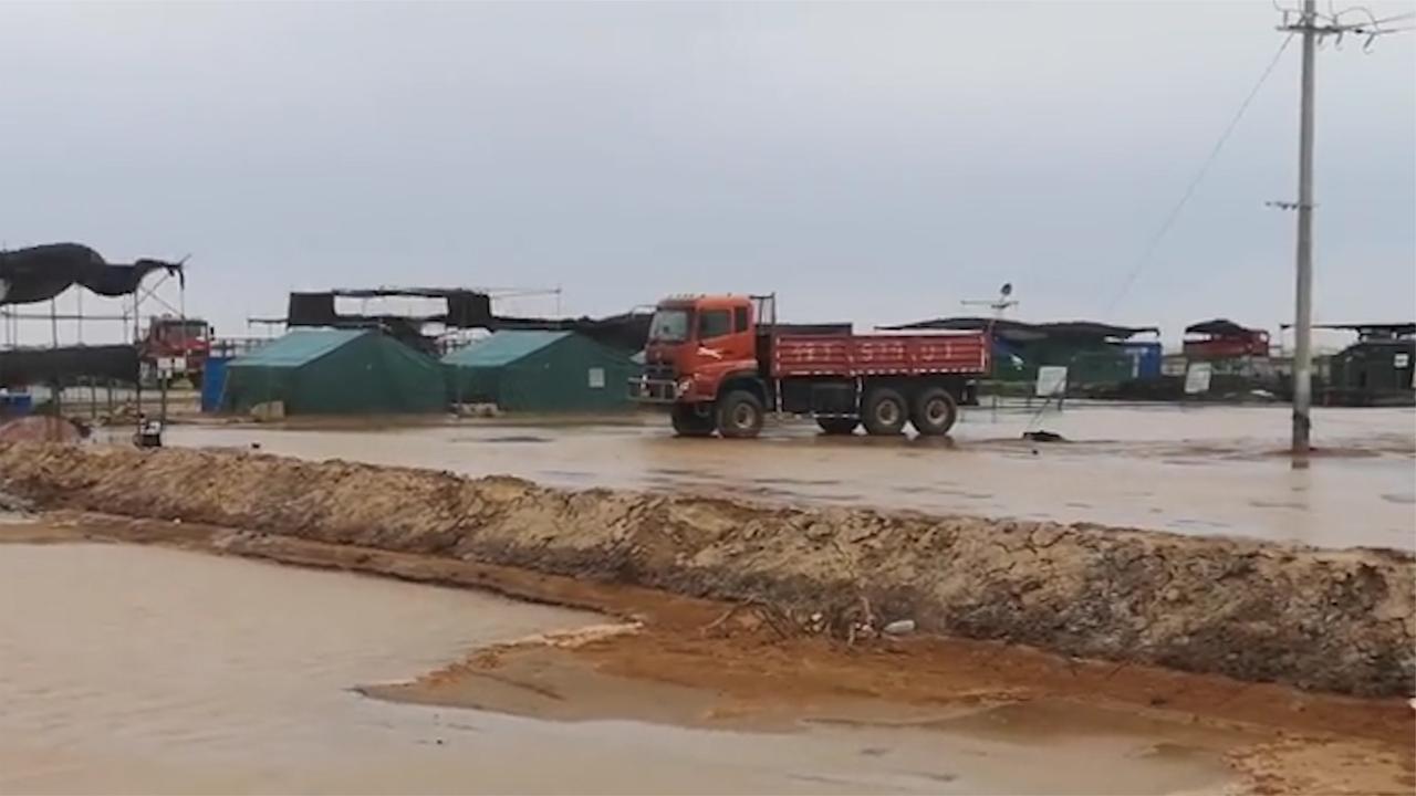 塔克拉玛干沙漠遭遇洪水 中石化三万套设备被淹