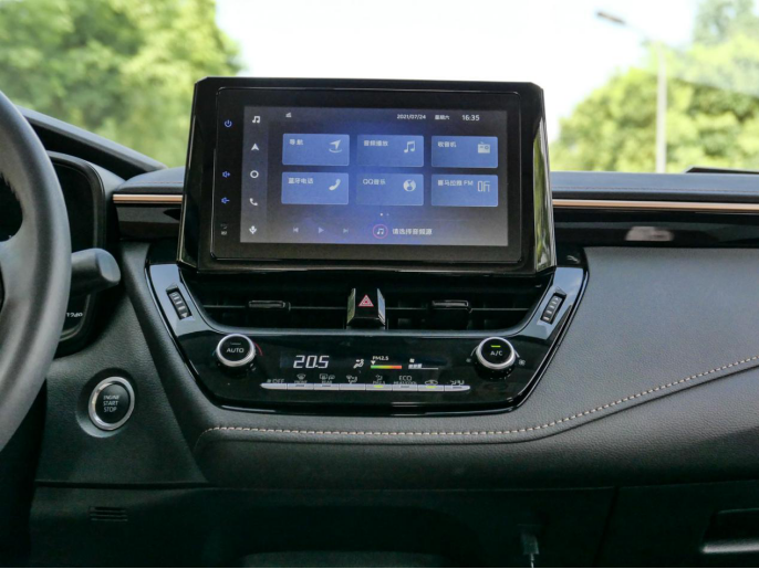 例如导航,蓝牙,qq音乐等,但比较遗憾的是,它不支持carplay或carlife