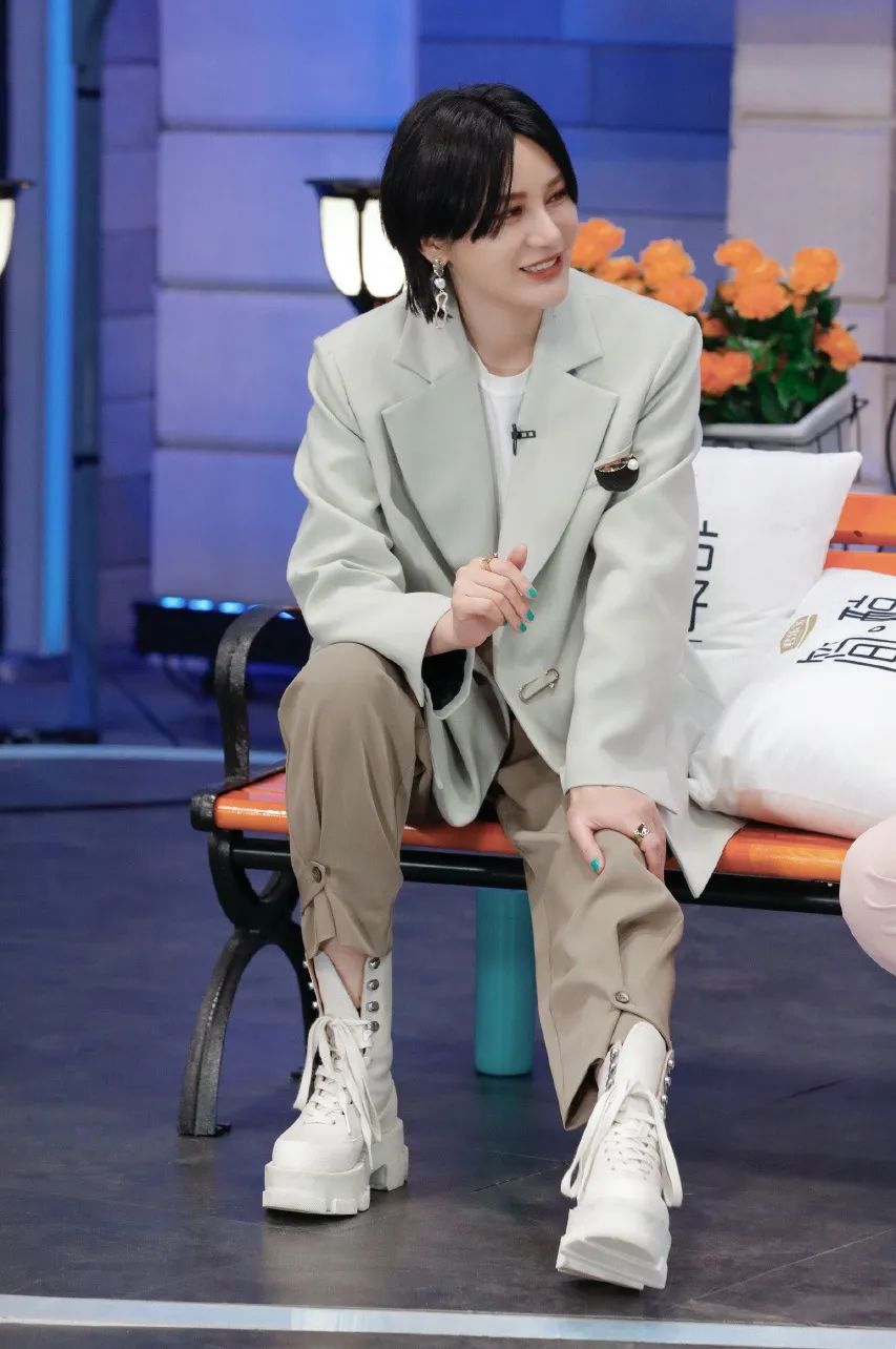 靴子 为你的时尚高度再添一分 靴子搭配 新浪时尚 新浪网