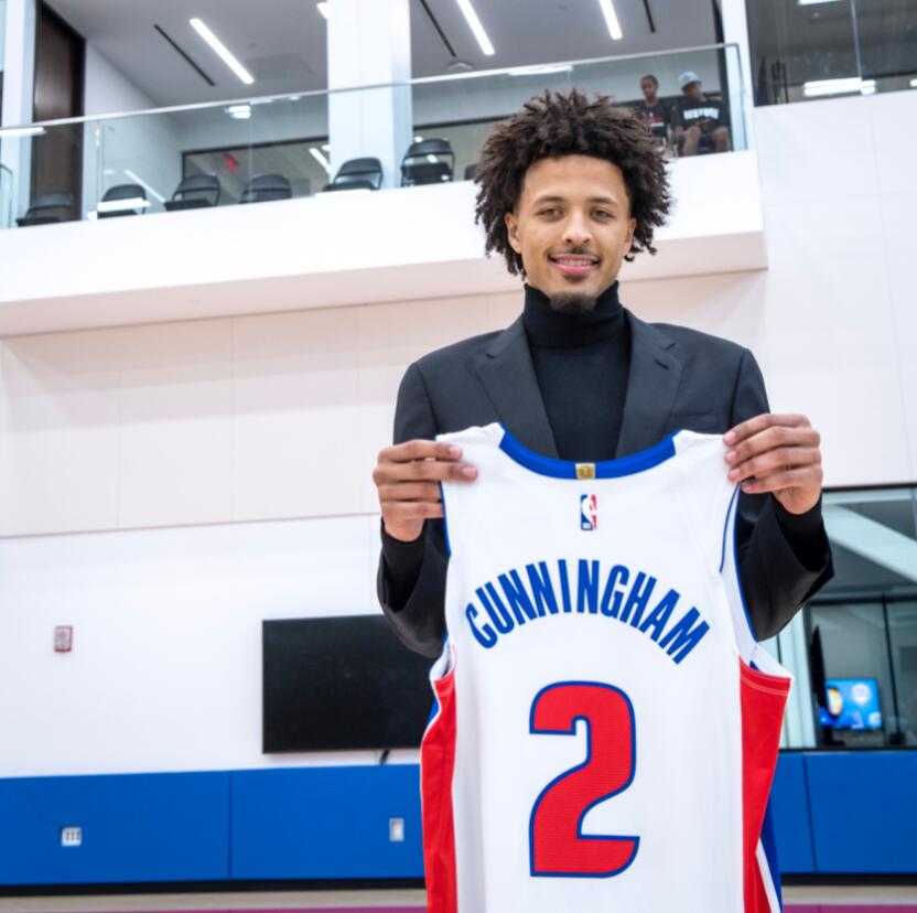 新科状元凯德-康宁汉姆将穿上活塞的2号球衣.