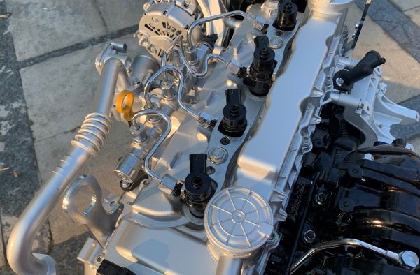 发布f2.5新品除了解困蓝牌轻卡 欧康动力还要干大事|卡车之友网