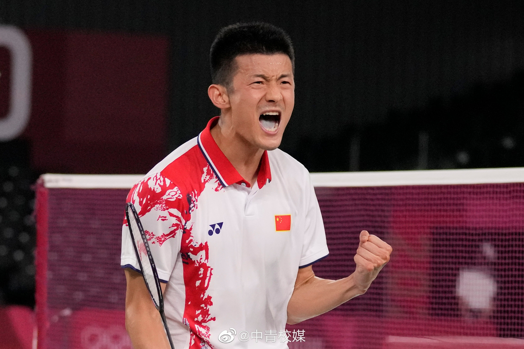 谌龙轻取晋级!羽毛球男单决赛上演双龙会谌龙晋级羽毛球男单决赛