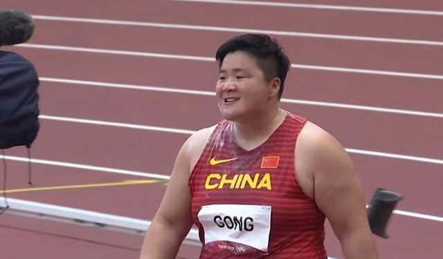 霸气第22金!巩立姣表情发狠双指指天,指着胸前国旗：中国,牛!休闲区蓝鸢梦想 - Www.slyday.coM