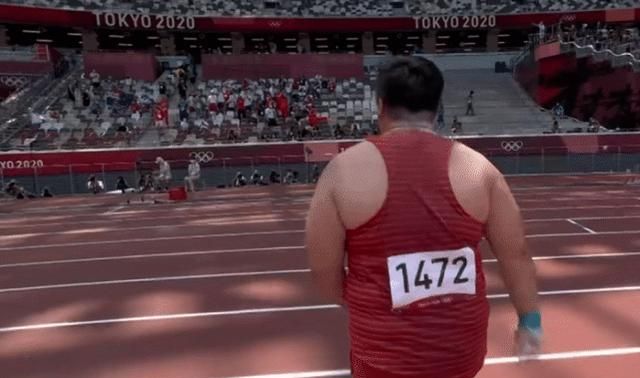 霸气第22金!巩立姣表情发狠双指指天,指着胸前国旗：中国,牛!休闲区蓝鸢梦想 - Www.slyday.coM