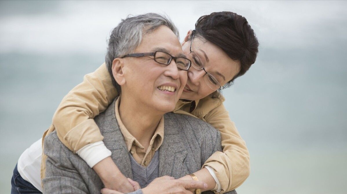 72岁老人再婚6天就分手,56岁女人:他不要脸,大爷:她才不要脸