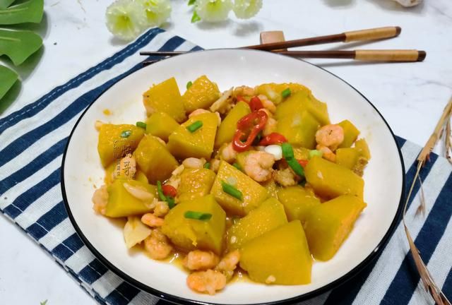 正文        一道鲜香甜美有营养的南瓜炒虾仁就做好啦,南瓜的香甜