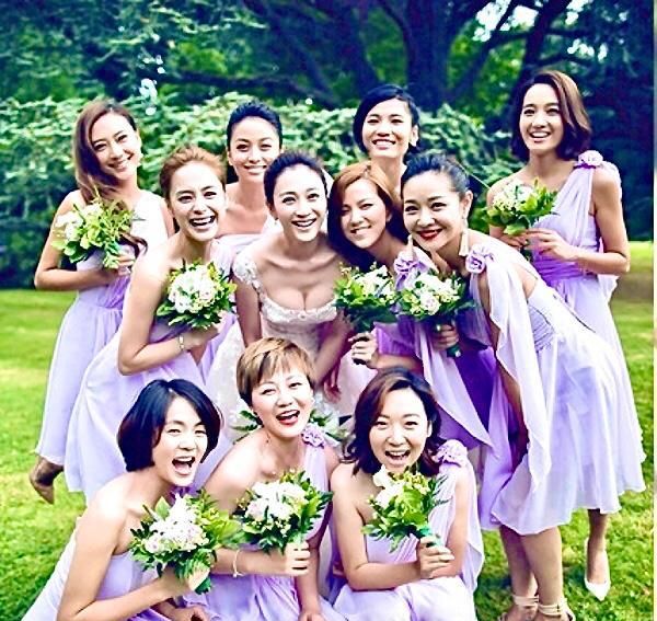 李小冉交友真广,伴娘阵容强大.