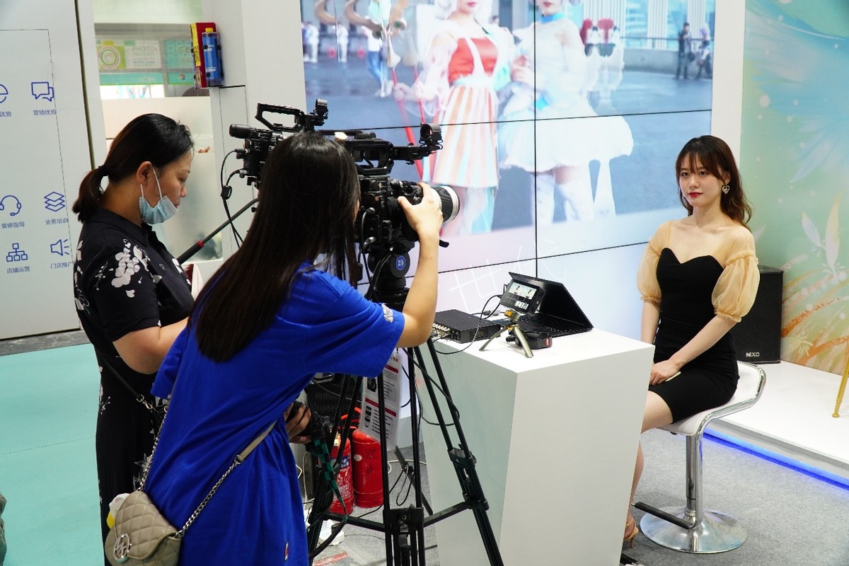 佳能佳直播高清直播解决方案助力pi展会直播现场图赏