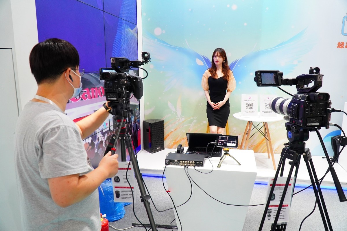 佳能佳直播高清直播解决方案助力pi展会直播现场图赏