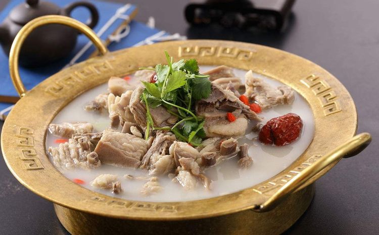 炖羊肉时，出锅前不要乱加调料，用上两个小技巧，羊肉鲜嫩没膻味休闲区蓝鸢梦想 - Www.slyday.coM