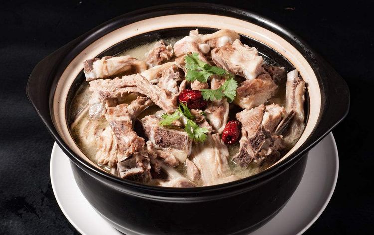 炖羊肉时，出锅前不要乱加调料，用上两个小技巧，羊肉鲜嫩没膻味休闲区蓝鸢梦想 - Www.slyday.coM