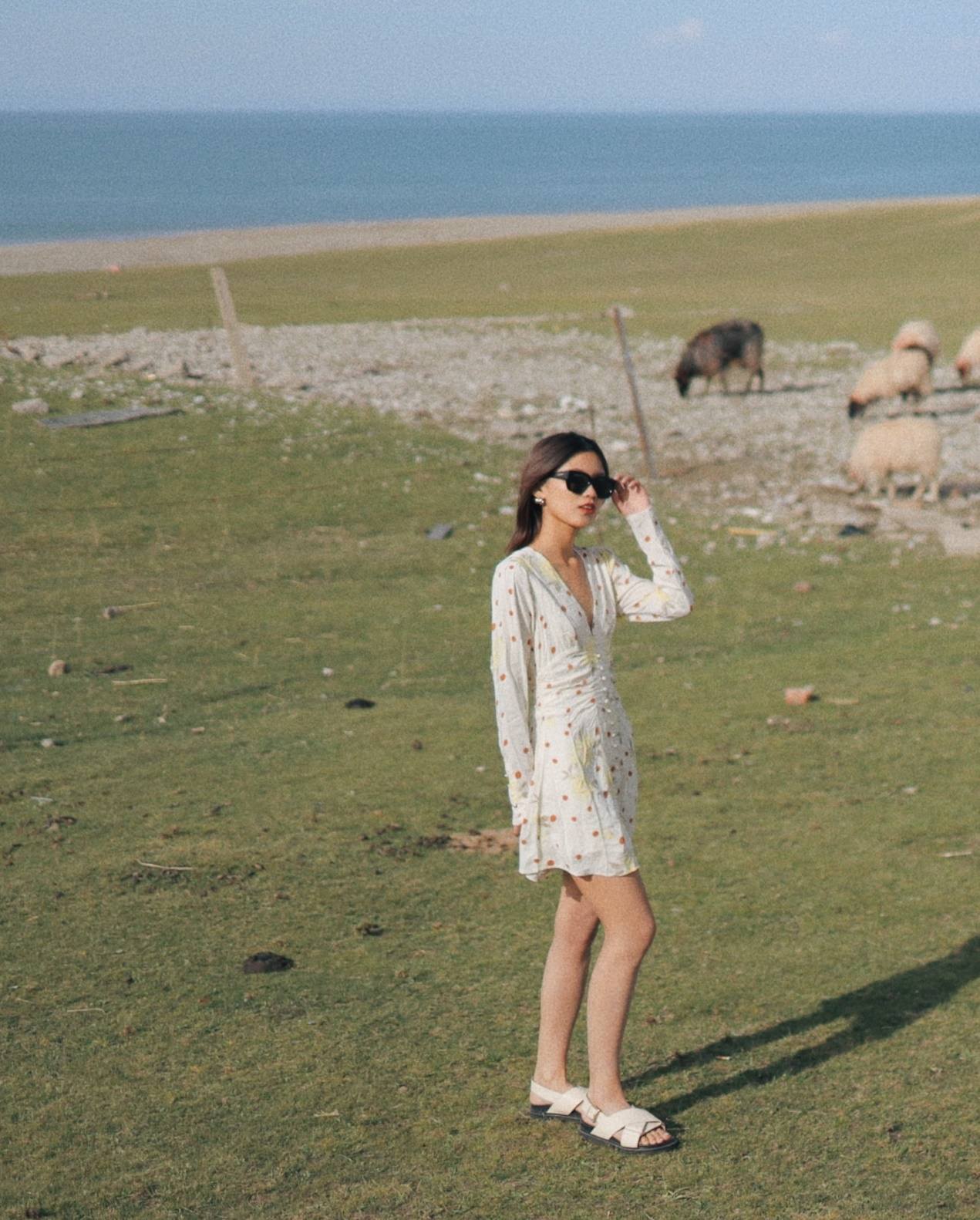 黑黄皮容易像村姑?夏日服装色系搭配法,再也不用担心没气质了休闲区蓝鸢梦想 - Www.slyday.coM 黑黄皮容易像村姑?夏日服装色系搭配法,再也不用担心没气质了休闲区蓝鸢梦想 - Www.slyday.coM