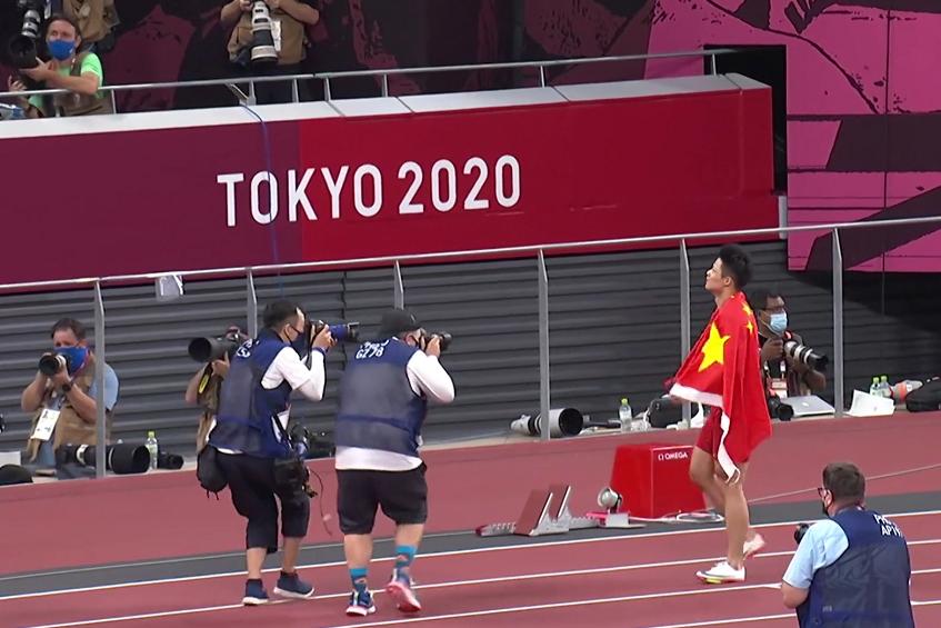 苏炳添撞线这1瞬间，解答了问题：谁说黄种人不能进奥运会前八？休闲区蓝鸢梦想 - Www.slyday.coM