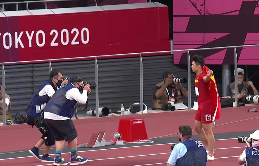 苏炳添撞线这1瞬间，解答了问题：谁说黄种人不能进奥运会前八？休闲区蓝鸢梦想 - Www.slyday.coM