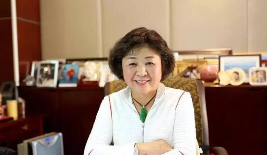 女企业家张茵:靠收破烂起家,挣270亿身价,成中国第一位女首富