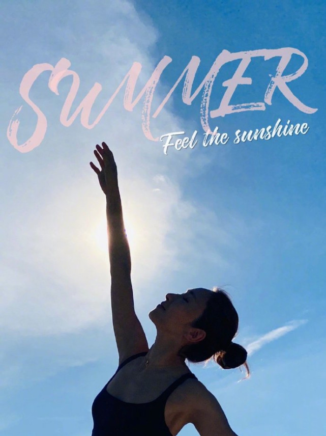 真冻龄女神!50岁黎姿豪华游艇穿泳装秀身材,纤腰长腿无年龄感