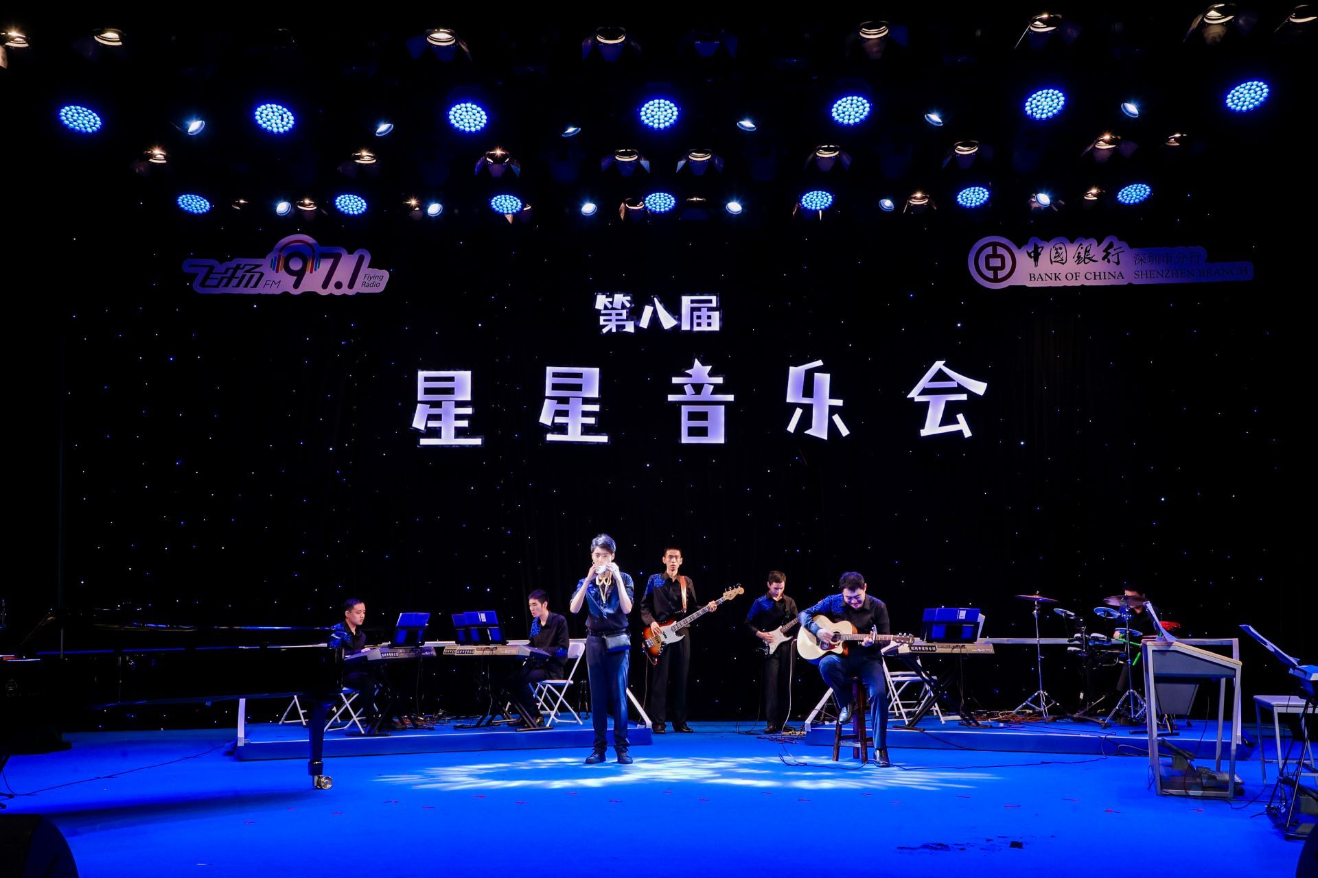 "爱特乐团"是全国首支注册的由自闭症患者组成的音乐团体.