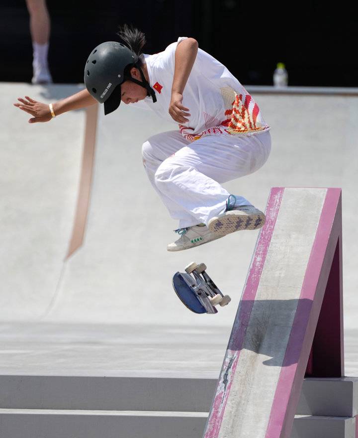 组图:2020东京奥运会滑板女子街道赛中国队曾文蕙